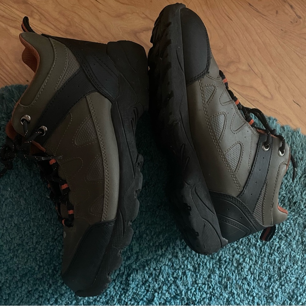 Boots - Picture 4 of 5